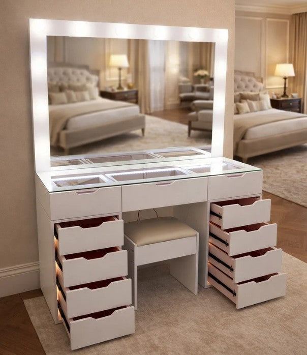 Hollywood Dresser