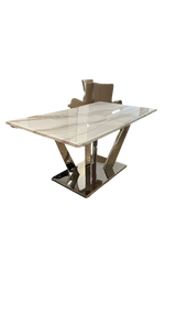 Elvis Dining Table