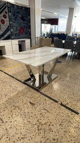 Elvis Dining Table