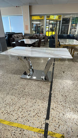 Elvis Dining Table